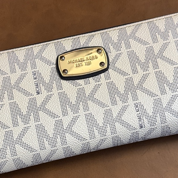 Michael Kors Monogram Wristlet Wallet in Cream and Navy - Picture 2 of 7